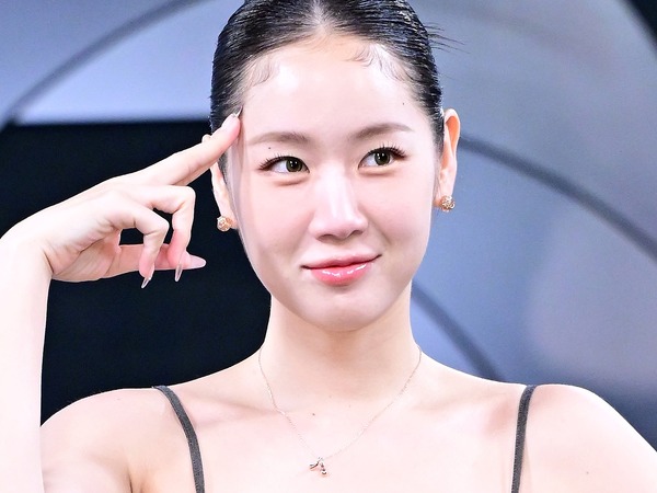 RBBTODAY's tweet card. ガールズグループSISTAR出身の女性歌手ソユが、航空機内で受けた人種差別被害に関する続報を明かすとともに、ネット上で拡散された「泥酔説」にも言及した。