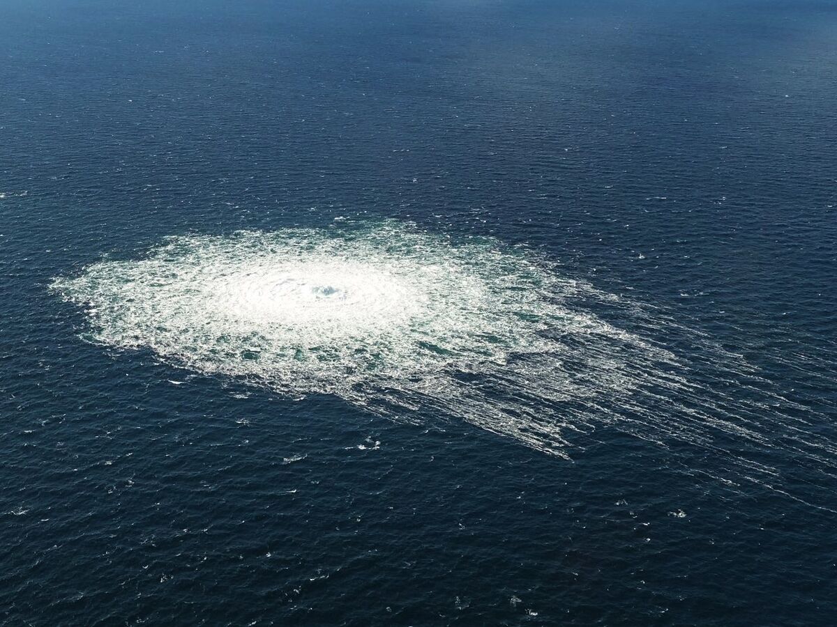 glcarlstrom's tweet card. The 700-meter wide pool of bubbling water in the Baltic Sea caused by the rupture of the Nord Stream gas pipelines points to a climate disaster.