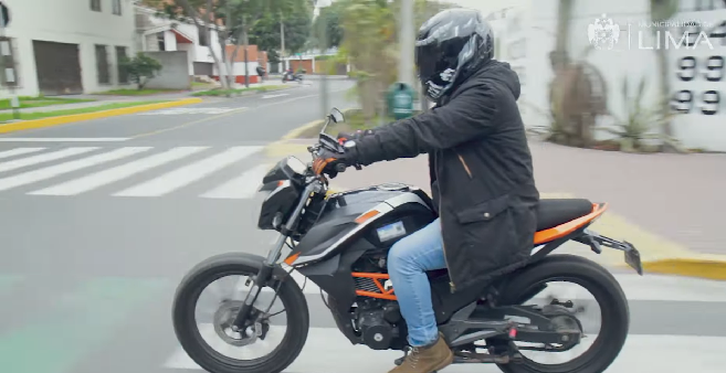 PanamericanaTV's tweet card. A partir del 17 de diciembre se iniciará la emisión de un nuevo modelo de placas para motocicletas y mototaxis con tecnología avanzada que dificultará las falsificaciones.