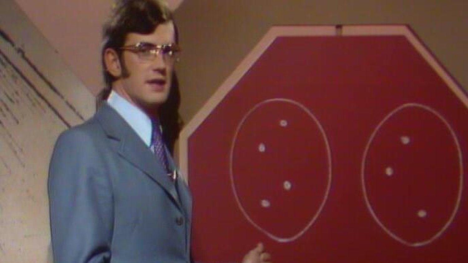 RTEArchives's tweet card. Helping students to understand sets and elements and the relations between them.