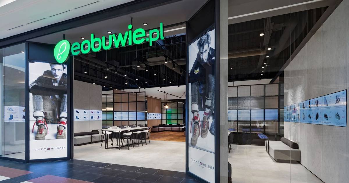 Gensler_Europe's tweet card. Why retailers like Eobuwie are adding click-to-order conveniences to stores.