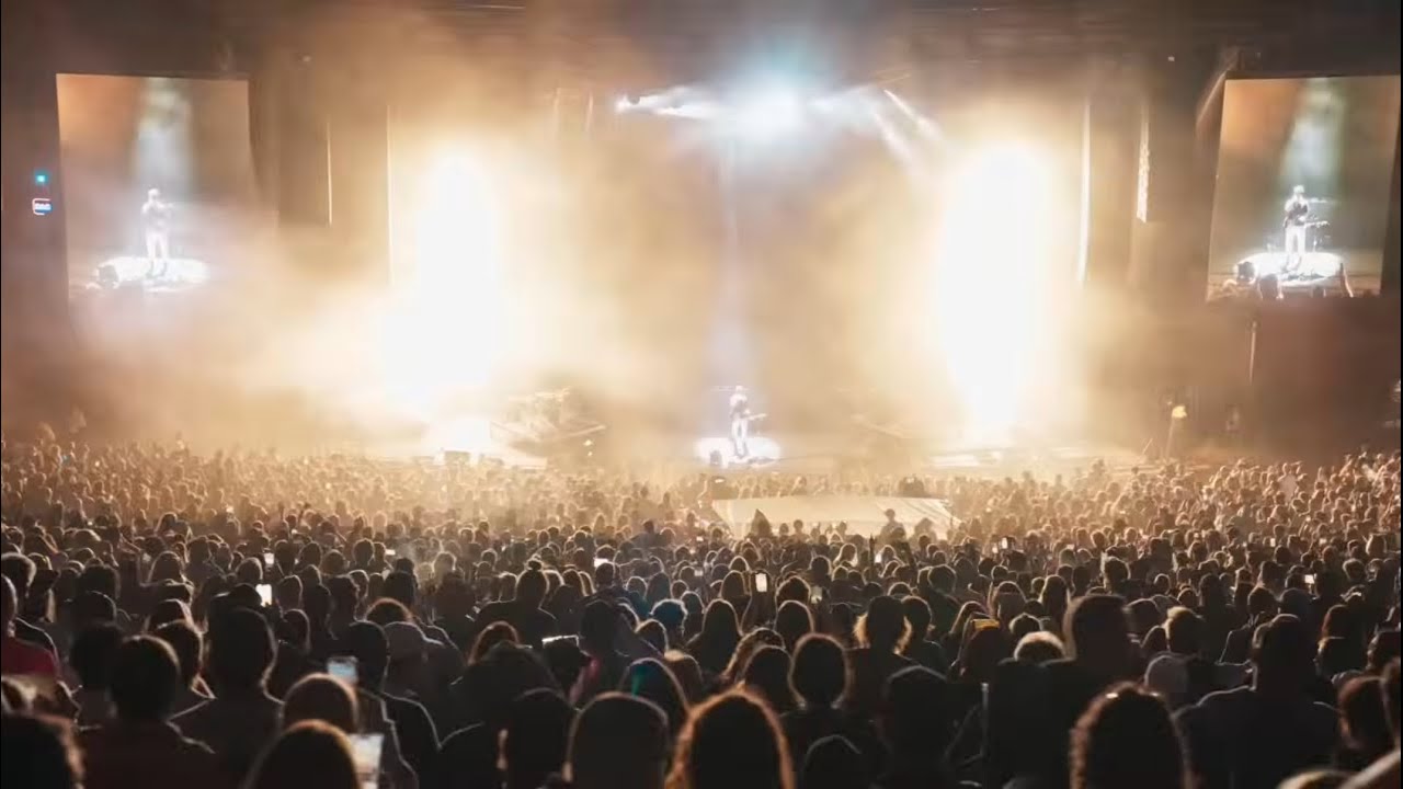 ArtemR's tweet card. Two Feet Live (Red Rocks)