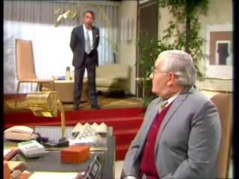 it59c's tweet card. The Two Ronnies - Accountant Bore