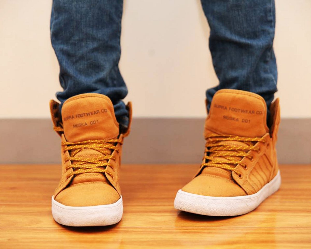 UnitidLocal's tweet card. Content is king, but context is God.