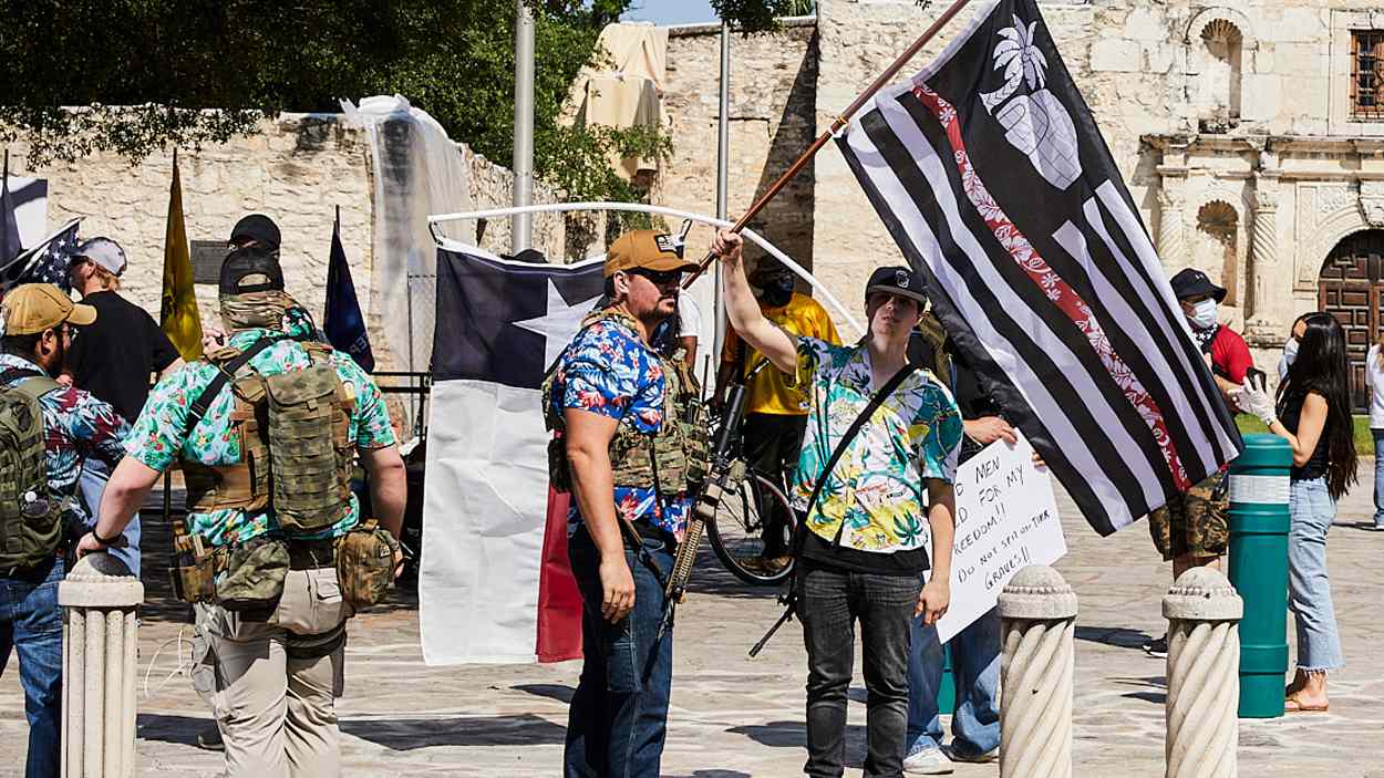 MisteeTo's tweet card. The degradation of one of our favorite summer styles is complicated, so we're breaking it down.