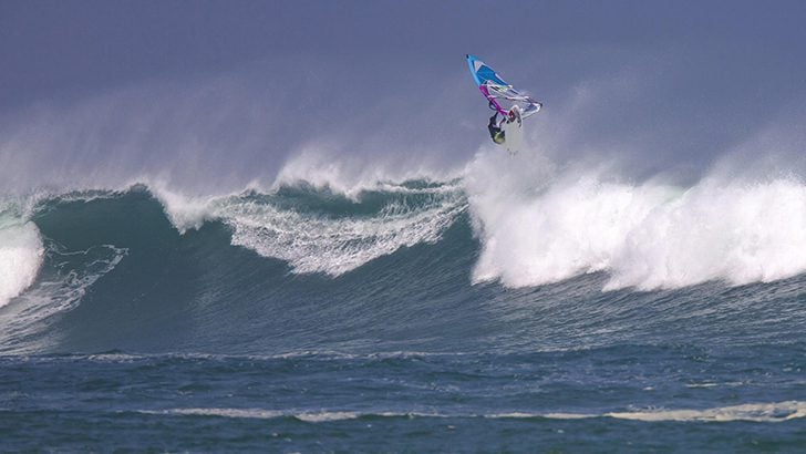 AzulSystems's tweet card. We have reached a watershed moment in enterprise Java strategies due to Oracle's shift to employee-based pricing in January 2023. At a time of