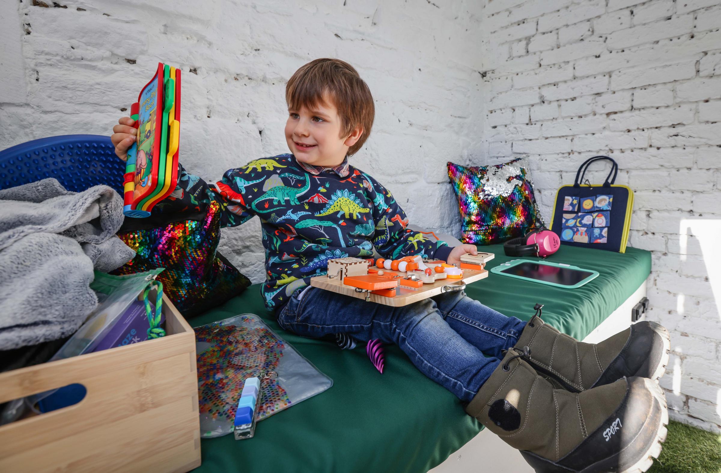 SINetwork's tweet card. Museum of East Dorset unveils new sensory shed, offering inclusive, calming space and free sensory backpacks for visitors with special needs.