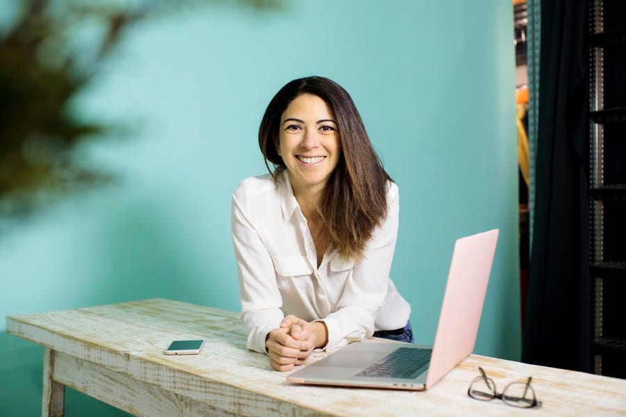 Forbes's tweet card. Use these 5 ChatGPT prompts to automate, delegate and grow your company without adding staff. The smarter way to scale in the AI era.