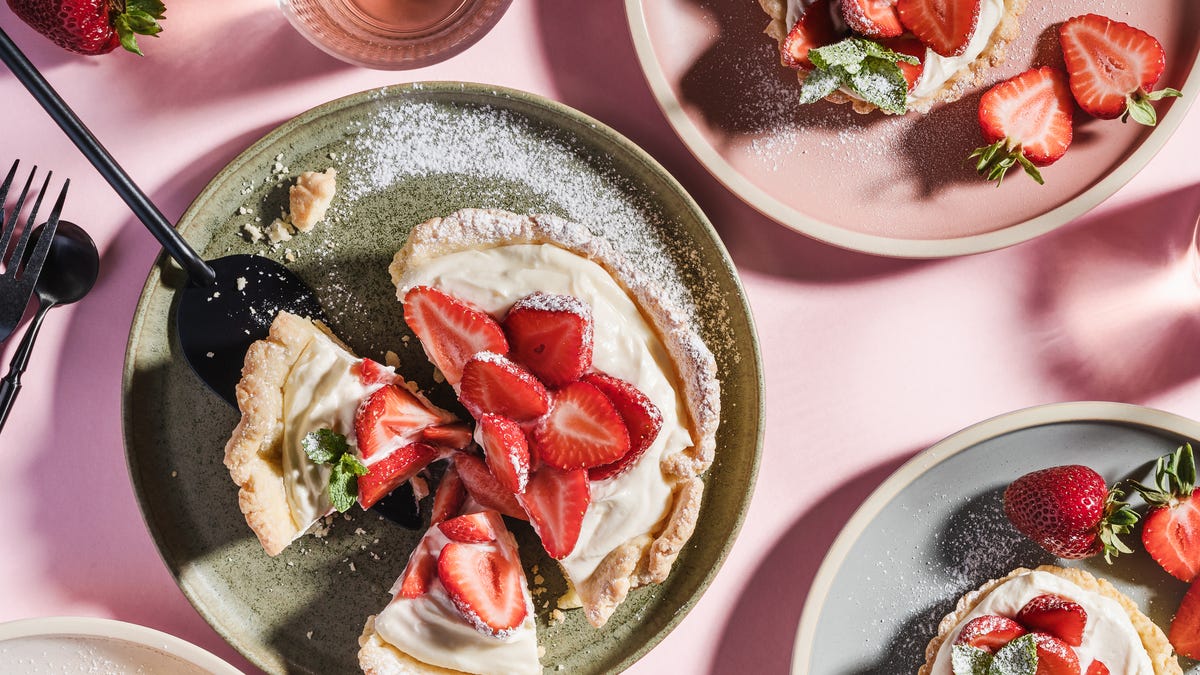 LaskoCodes's tweet card. Stressed spelled backwards is desserts. Here's how eating dessert can help you relieve stress.