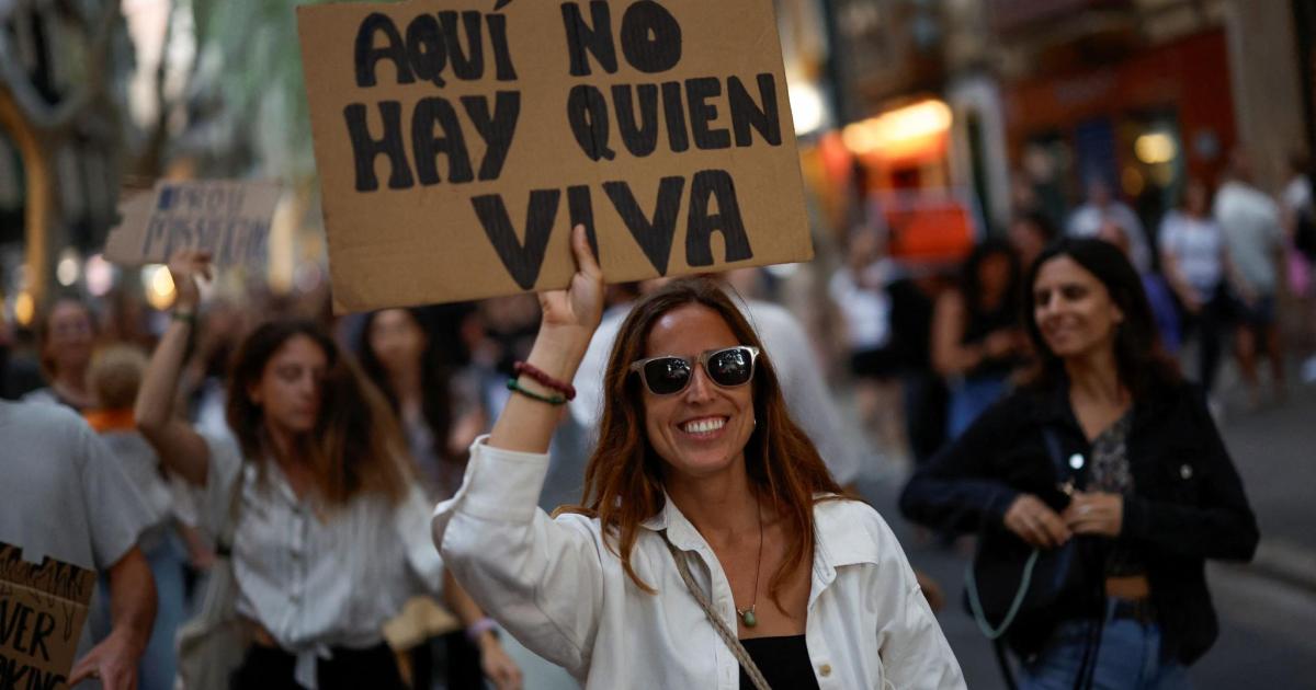 SATSE_Baleares's tweet card. Si quiere pagar un alquiler, de media, debe destinar el 112 % de su nómina porque las Islas ya tienen el precio más alto de España. Un joven de Baleares menor de 30 años tiene que destinar 6,2 años...