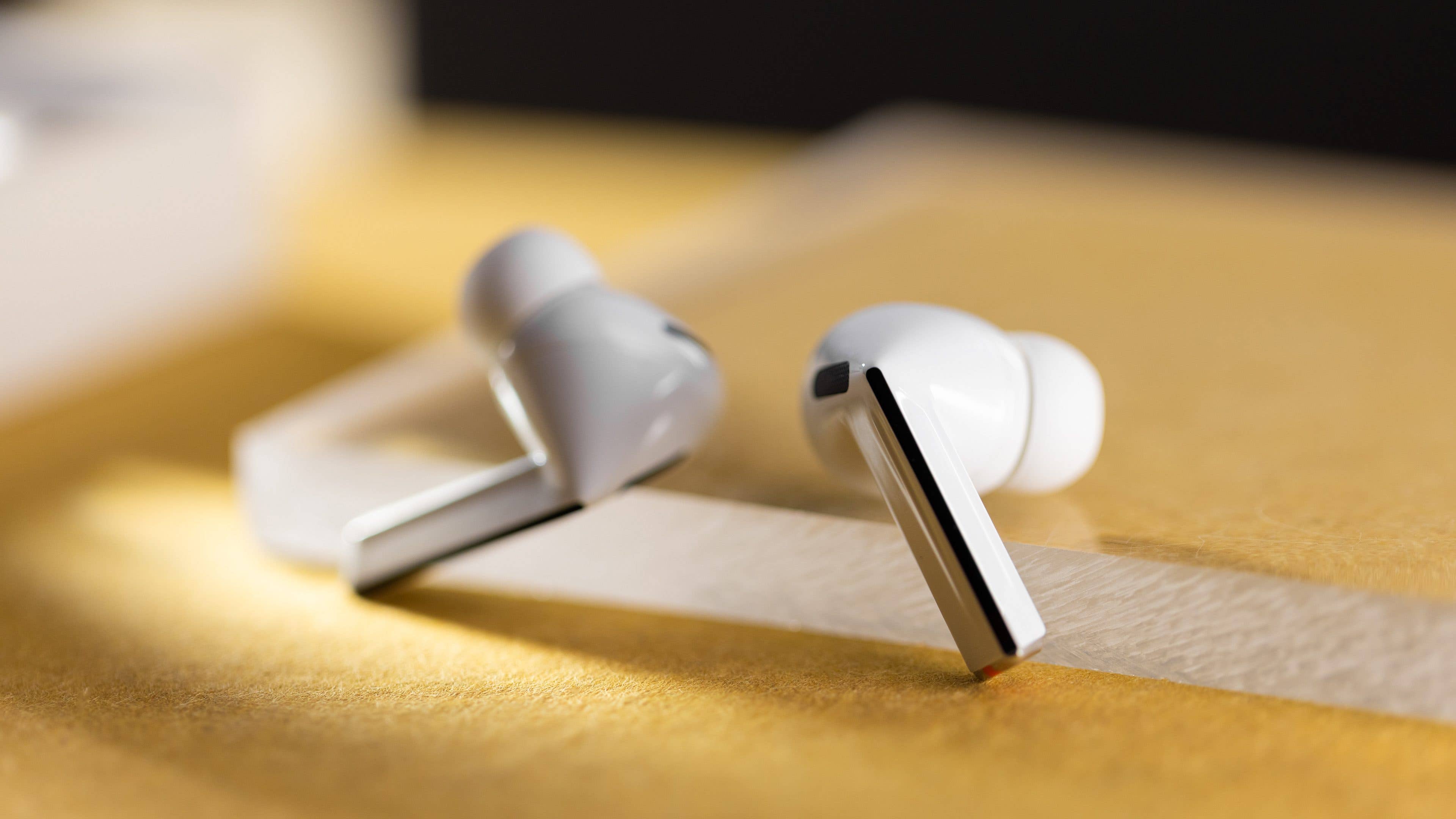 nextpitCOM's tweet card. Samsung's high-end Galaxy Buds 3 Pro earbuds fall to one of their best prices at $184. Save 26% in graphite and white colorways.