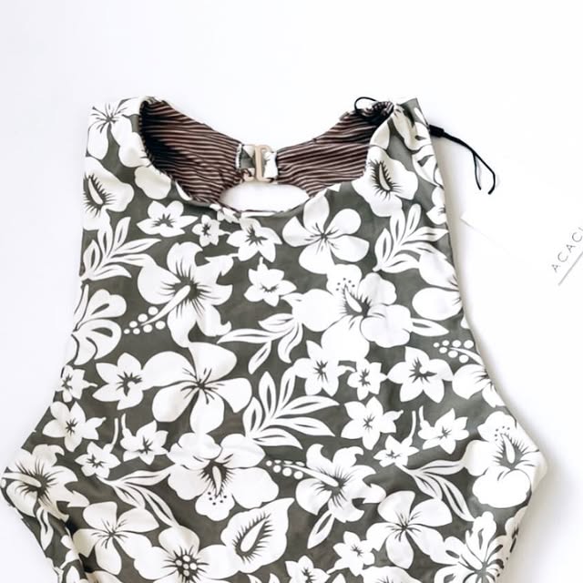 PoolsideStyle's tweet card. Poolside Style (@poolsidestyle) • Instagram photo