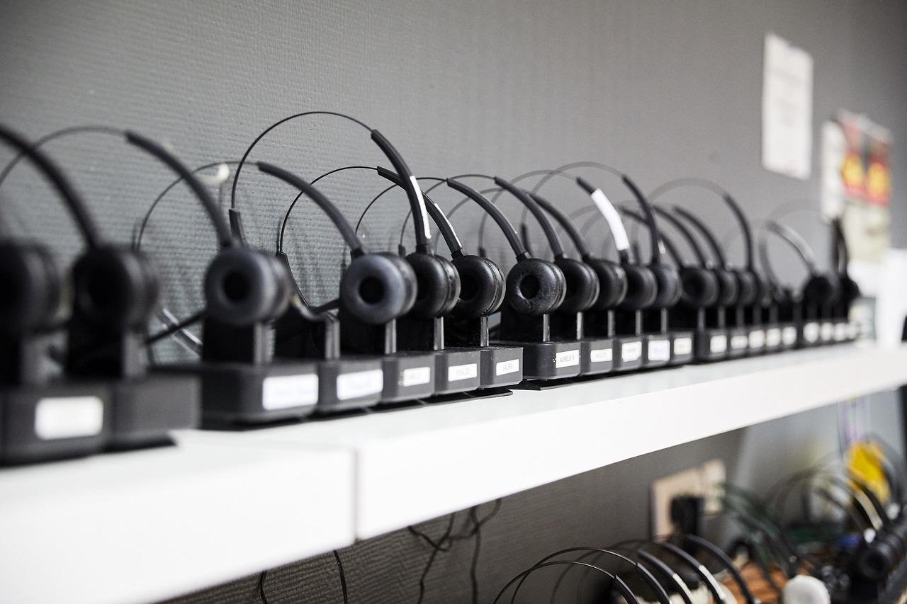 BlogWithMom's tweet card. Pixabay – CC0 License If we are to really focus on inclusion in the workplace, we’ve got to remember who it is that’s supporting everybody above them. When we have employees that are doing customer...