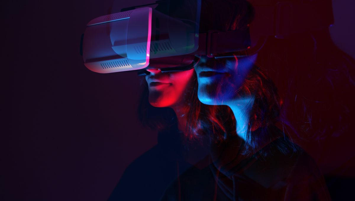 SciencesPo_CEE's tweet card. Un métavers (et non pas LE métavers qui n’existe pas encore) est un service en ligne qui donne accès à des simulations d’espaces en trois dimensions en temps réel, des simulations partagées et...