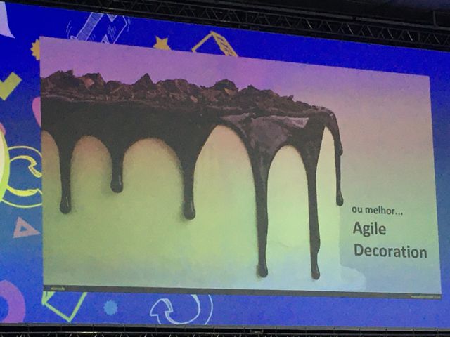 AlceuSBravo's tweet card. Agile Transformation ou Agile DECORATION? O Manoel Pimentel Medeiros explicitou hoje na #agileBR características que encontramos em Agile Decorations: - Estruturas HIERARQUIZADAS e CENTRALIZADORAS...