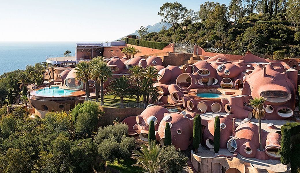 UltraCriptos's tweet card. ¿Te gusta el lujo? El Le Palais Bulles o Palacio Burbuja es una de las casas mas caras del mundo, su último comprador pago por él unos 370 millones de euros,