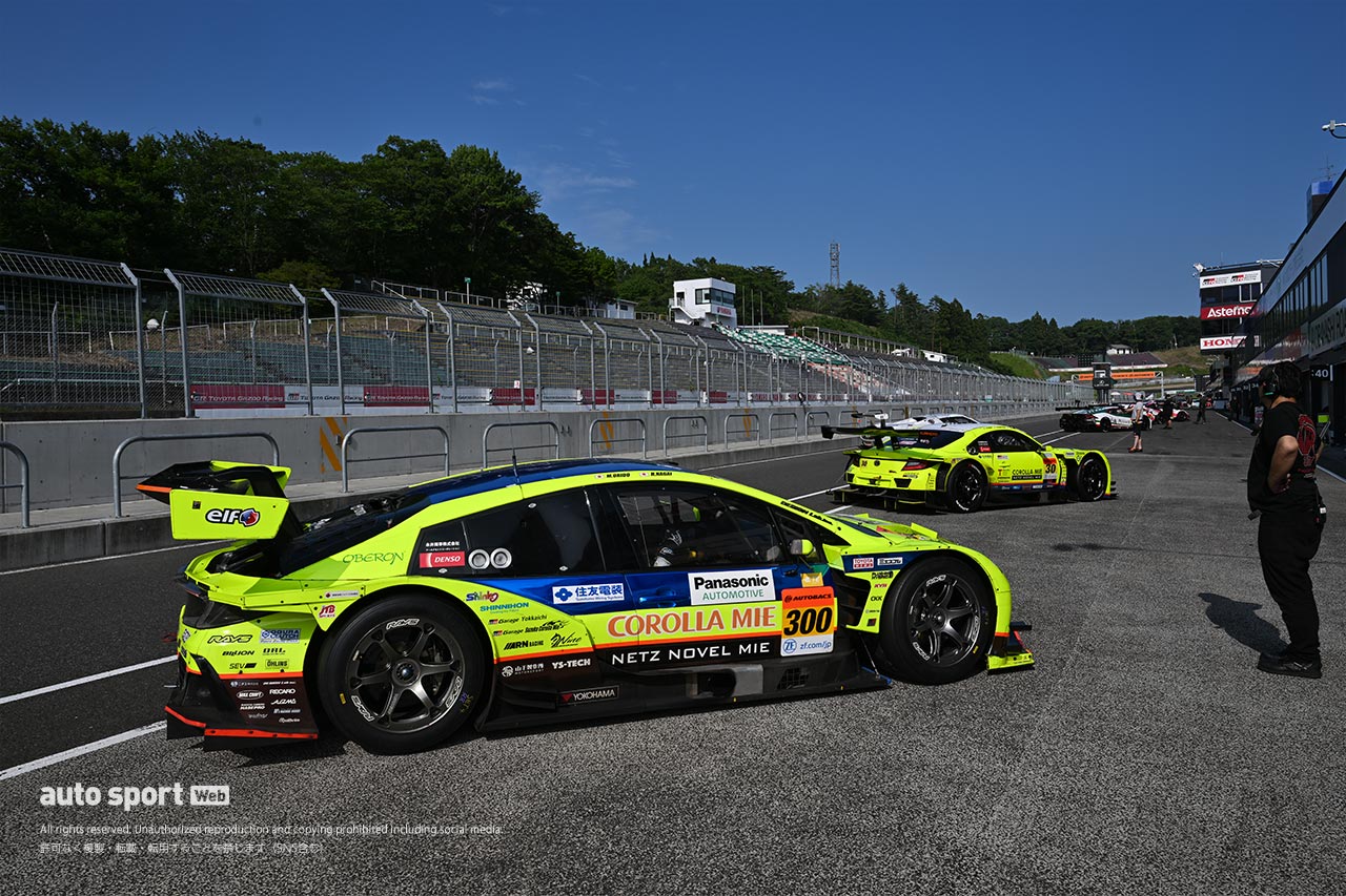 AUTOSPORT_web's tweet card. 　7月14〜15日に、宮城県のスポーツランドSUGOで開催されたGTエントラント協会主催のGT300テスト。23台が参加しさまざまなメニューをこなしたが、そのうちの2台は、過去にスーパーGTに参戦していた車両だった。つちやエンジニアリングが走らせたポルシェ911 GT3 Rは横浜ゴムのテストを担ったが、もう一台の300号車TOYOTA GR SPORT PRIUS PHV apr...