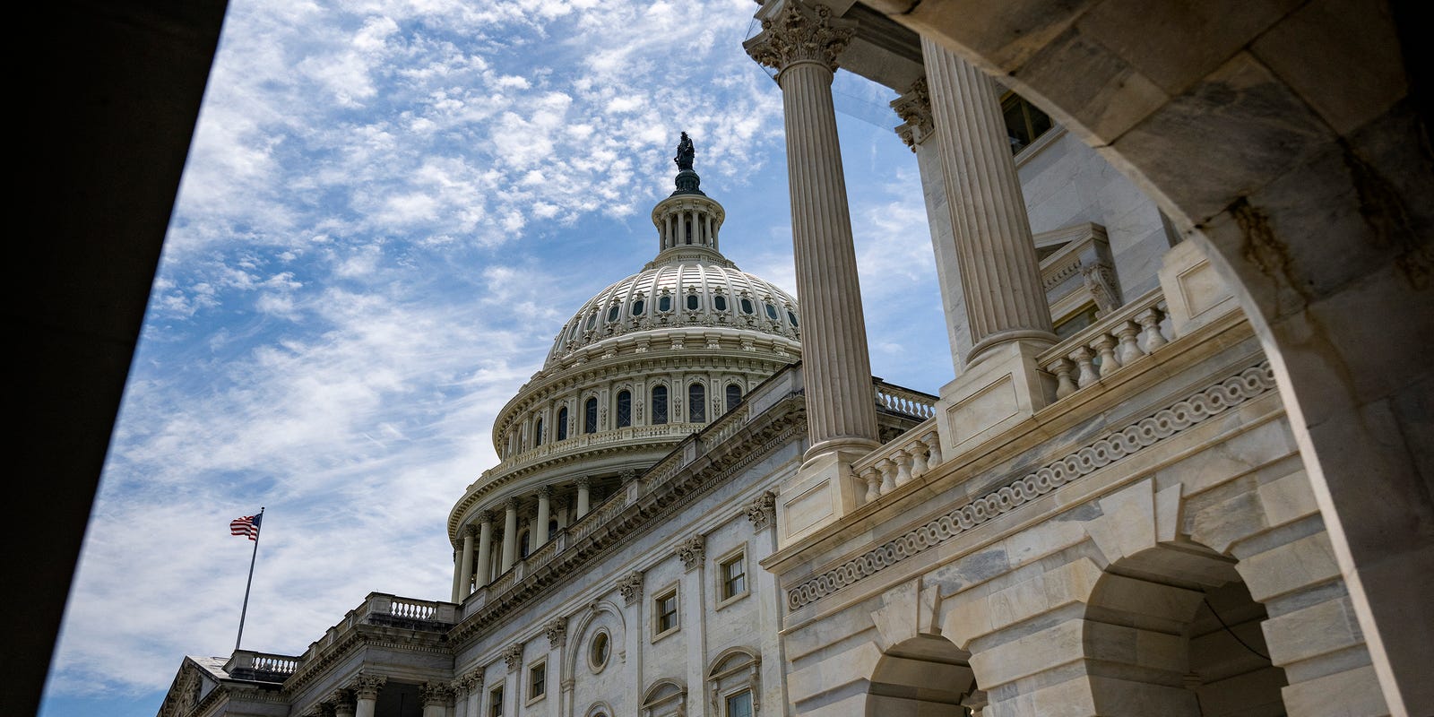 Comp_Nieshalla's tweet card. The national debt now stands at $107,000 per citizen, with the debt-to-gross domestic product ratio exceeding 100%.