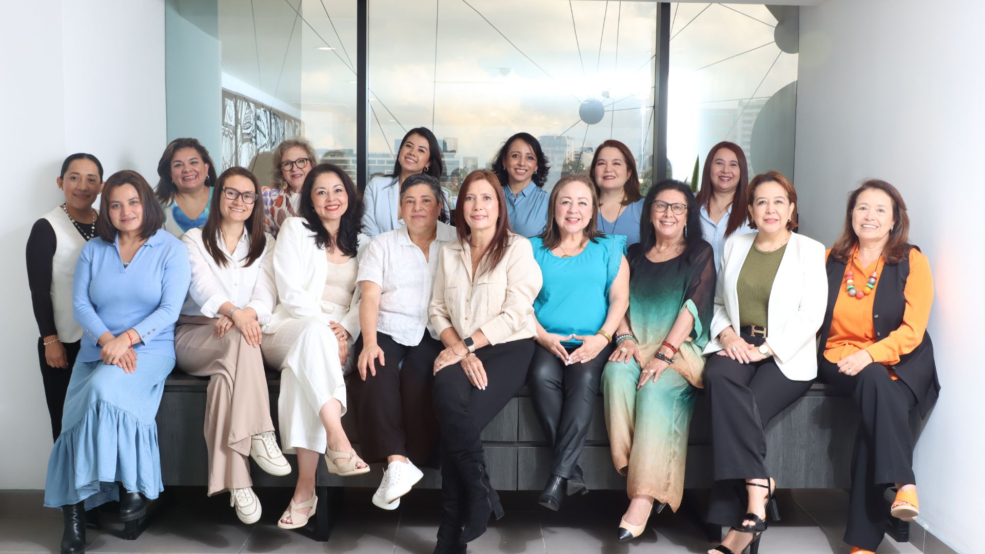 AGEXPORTGT's tweet card. La visión y liderazgo de las mujeres guatemaltecas vuelve a colocarse en el centro del diálogo económico y empresarial con la tercera edición