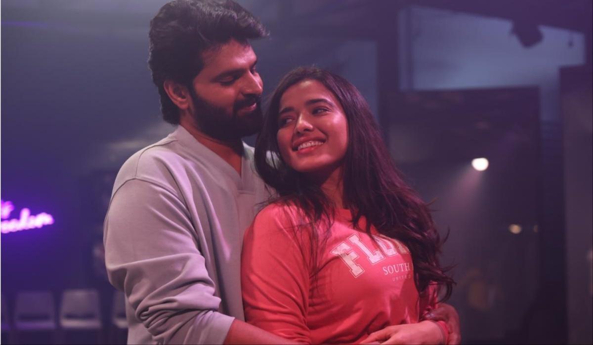 hindutalkies's tweet card. காமெடி படங்கள் வருவதே தமிழில் குறைந்துவிட்டது. அப்படியொரு ஜாலியான படமாக தெலுங்கில் இருந்து தமிழ் டப்பிங்கில் வந்துள்ள திரைப்படம் ‘சிங்கிள்’ (Single). 