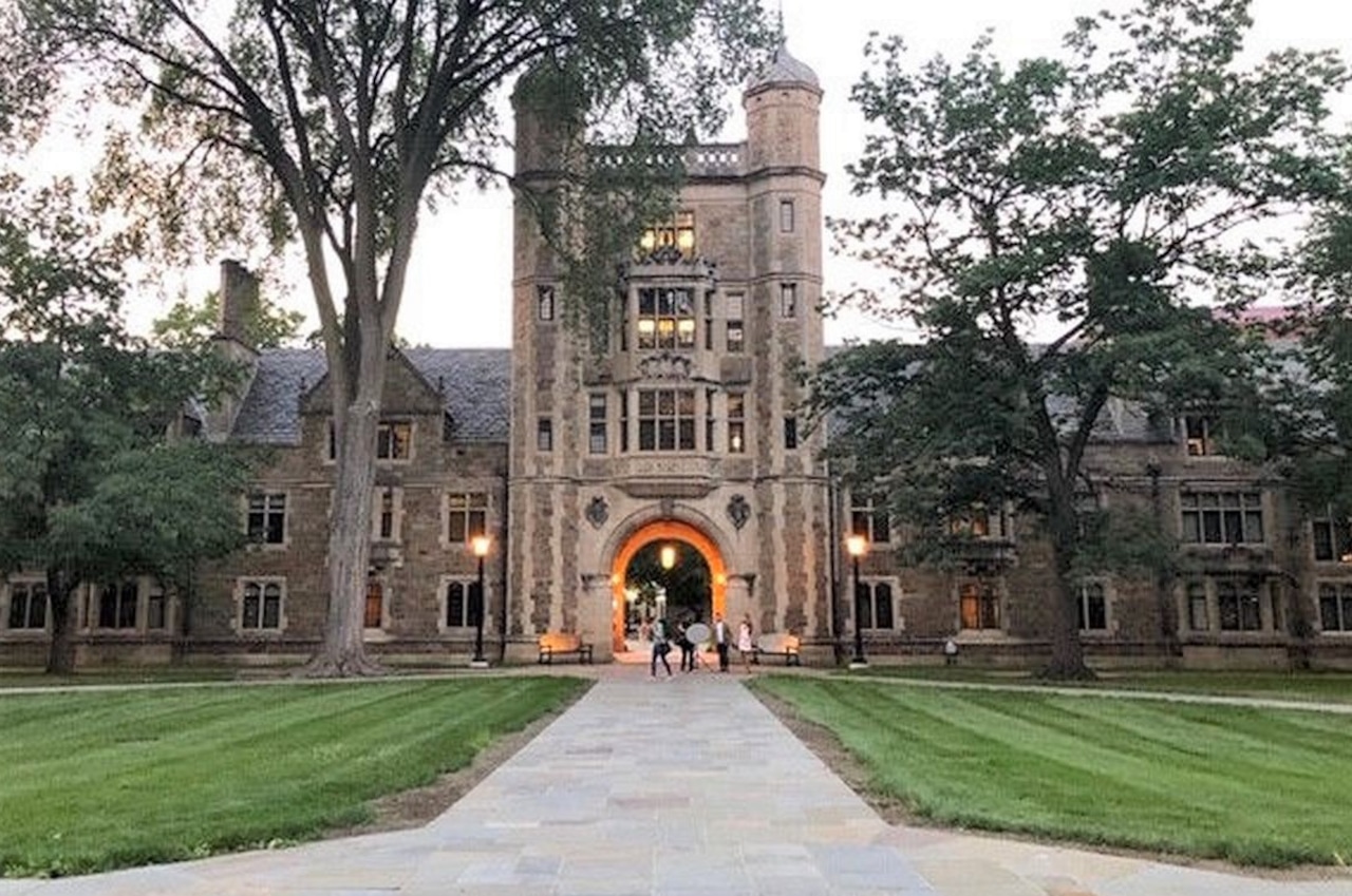 LPHS_SocialWork's tweet card. Here's how you can take college virtual video tours from students' perspectives showing what campus life is really like.