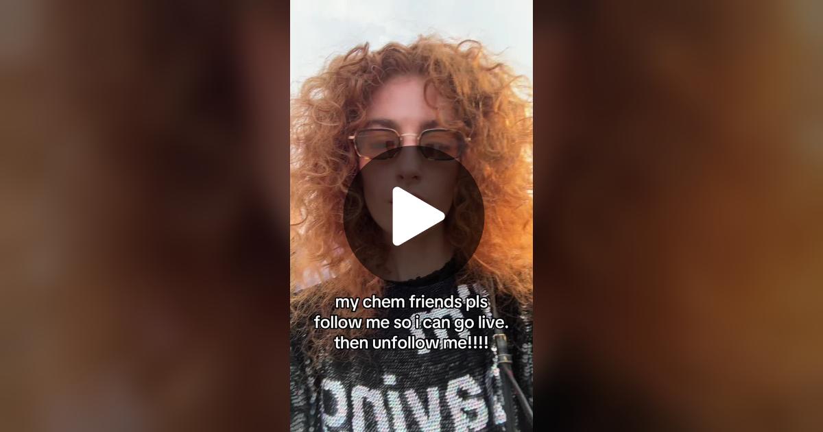 zendezh's tweet card. 346 likes, 400 comments. “follow me so i can go live for yall then unfollow! I need like 150 people to follow! pls repost! i’m at baracade in vip shakey knees!”