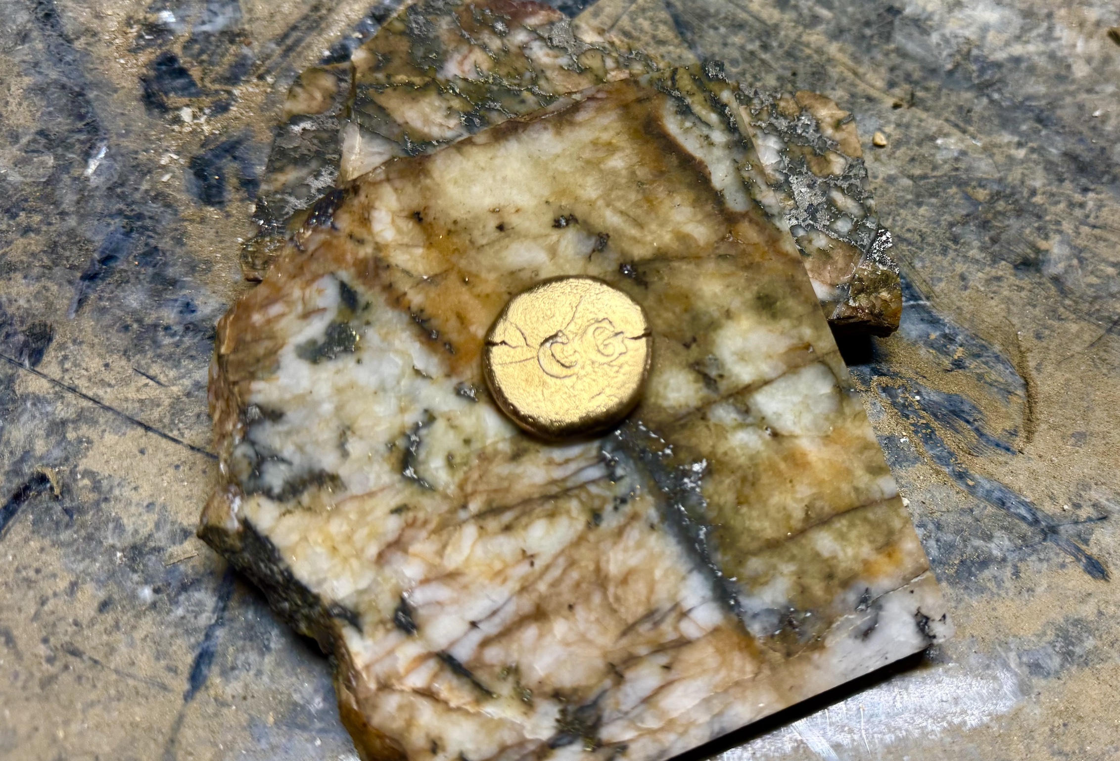 ContentExchange's tweet card. Win 1oz of Gold, Bags of Gold Ore, & More! by Ghost Town Living. Hosted by KingSumo Giveaways