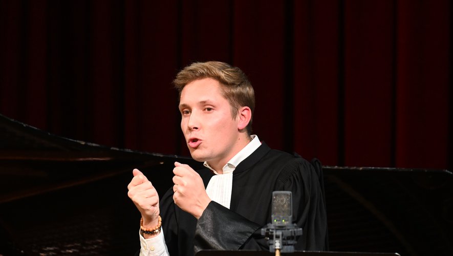 feminicidesfr's tweet card. Séquestrée, droguée, frappée à coups de poing, de cravache, de batte de baseball, de club de golf… l’effrayant engrenage des violences infligées à une quadragénaire héraultaise. Le prévenu, âgé de 43...