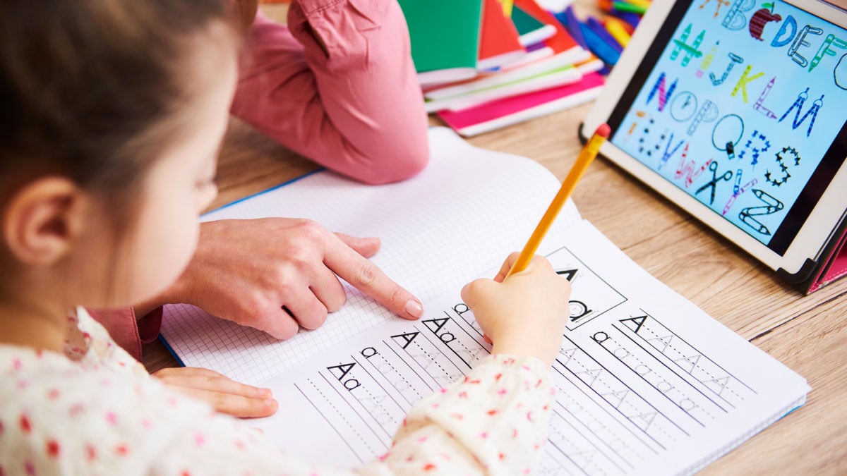 petitbenoit's tweet card. Le ministère de l'Éducation fait fausse route avec sa mise en place d'initiatives génériques. Il vaut mieux soutenir les parents, déterminer les besoins des élèves et gérer les ressources éducatives,...