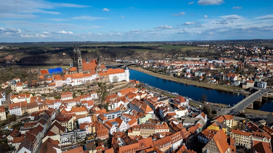 timoreinfrank's tweet card. Ein Posten, drei Bewerber: Mehr als 20.000 Wahlberechtigte in Meißen sind bis 18 Uhr dazu aufgerufen, ein neues Stadtoberhaupt zu wählen. Drei Männer aus der Domstadt stellen sich zur Wahl. Der...
