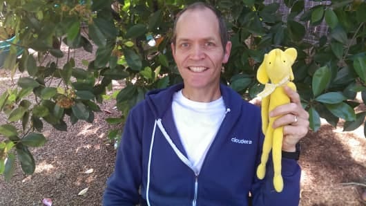 Shraddha_bag's tweet card. Doug Cutting and Mike Cafarella started to work on a project which was unnamed back then.They were actually working on a project called…