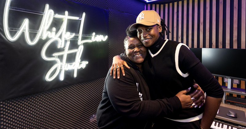 Tweet card summary image