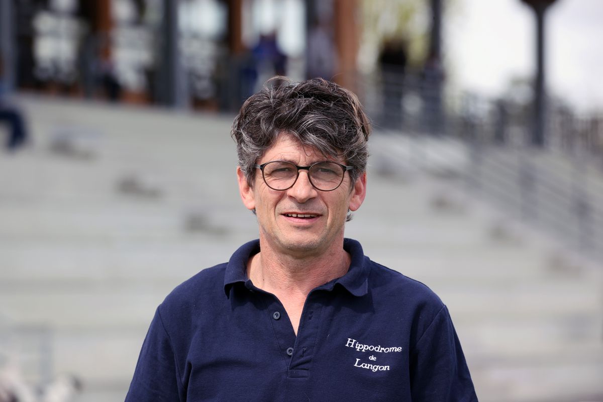 Paris_Turf's tweet card. Après deux mandats en tant que vice-président, Yan de Kersabiec, éleveur au Haras de Candale (33) a succédé à Franck Marquette à la présidence de la société des courses.