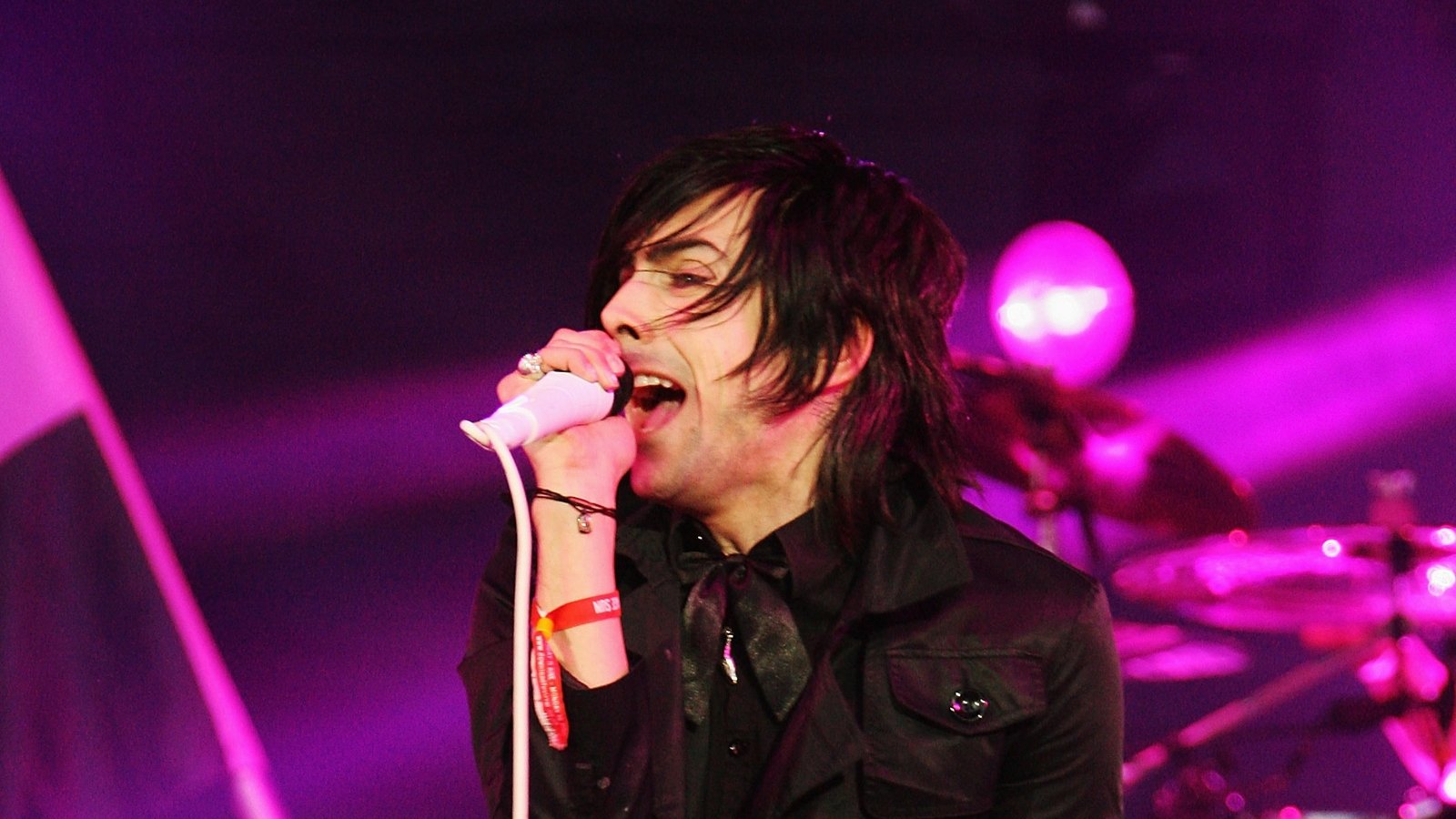 rtenews's tweet card. Former Lostprophets singer Ian Watkins has died after being attacked in HMP Wakefield in Britain.