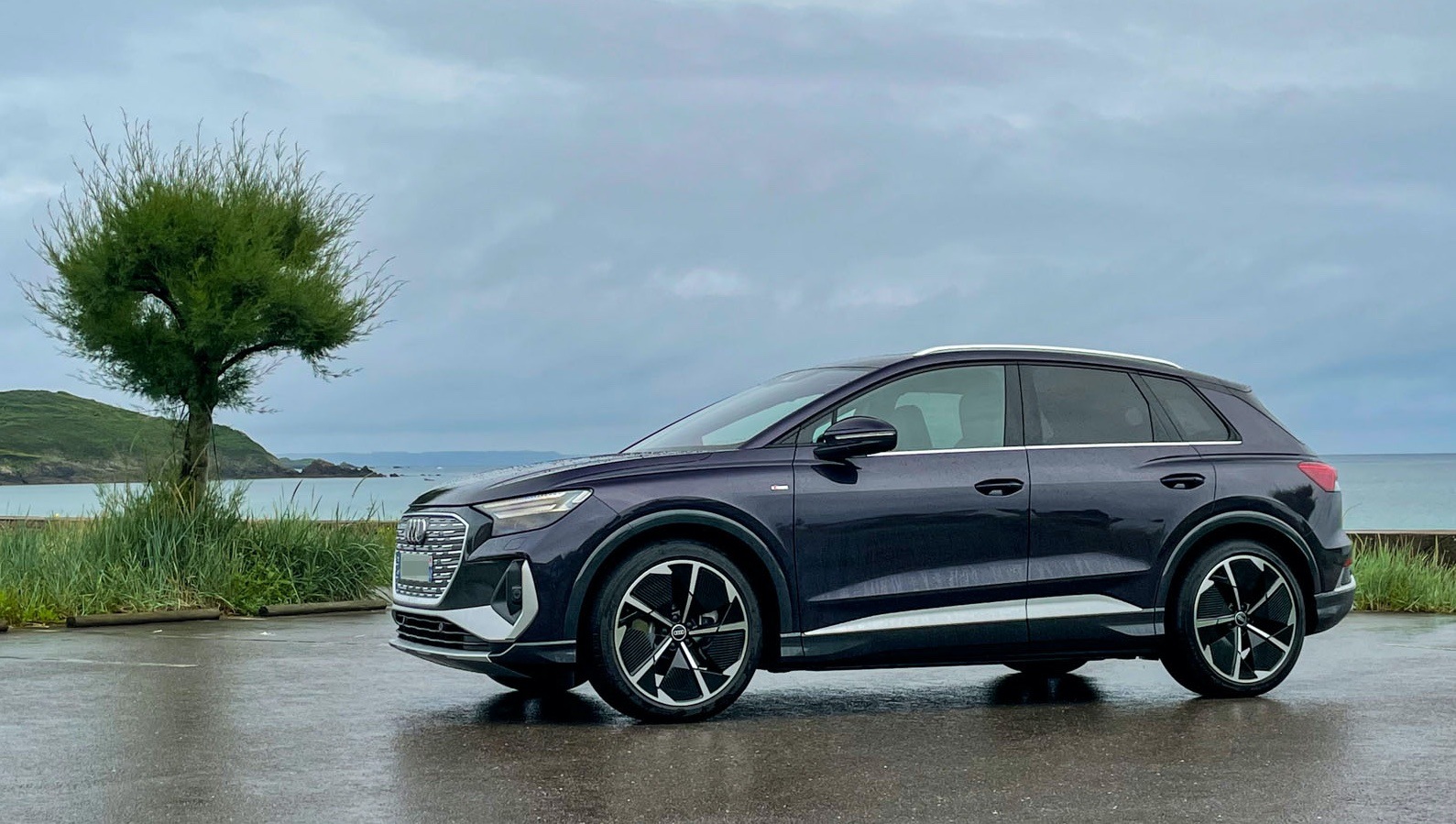 w3sh's tweet card. Let’s go pour un nouvel essai électrique, l’Audi Q4 e-tron ! C’est le nouveau SUV compact 100% électrique de la marque, qui devrait faire le gros des ventes électriques après le grand SUV e-tron et...