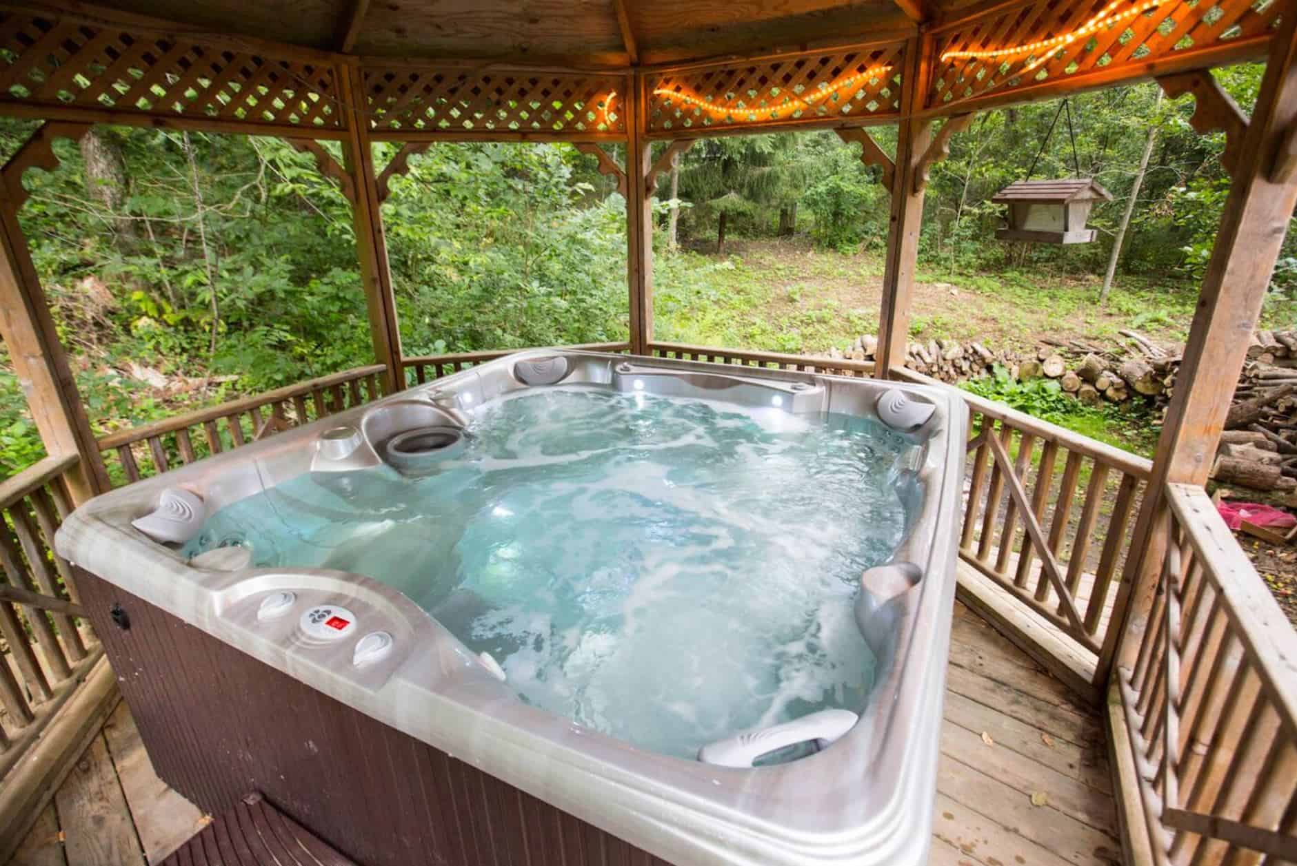 paulinaroad's tweet card. Check out the Wisconsin Dells cabins with hot tubs for a relaxing getaway. With cozy accommodations and hot tubs, you're sure to enjoy your time in Wisconsin.