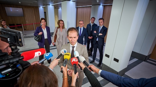 m_nieuwenhuis's tweet card. Een totaal gebrek aan gevoel voor wat de ander nodig had, heeft er uiteindelijk toe geleid dat alle NSC-bewindslieden besloten de pijp aan Maarten te geven na het opstappen van minister Caspar...