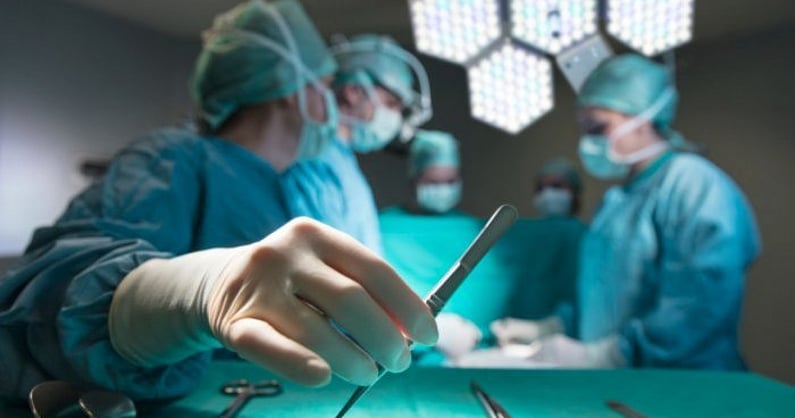 prajavani's tweet card. ದೆಹಲಿ: ಅಂಗಾಂಗ ದಾನಕ್ಕಾಗಿ ಮೃತ ಮಹಿಳೆಯ ದೇಹದಲ್ಲಿ ಮತ್ತೆ ರಕ್ತದ ಪರಿಚಲನೆ!