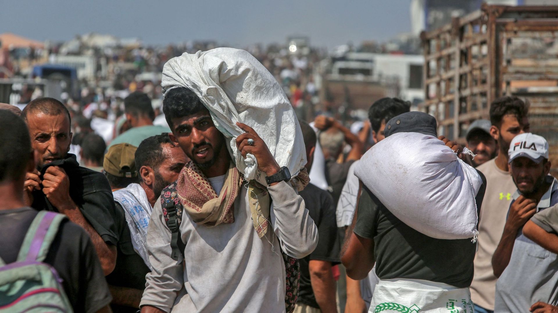 RTBFinfo's tweet card. 'La détresse humanitaire à Gaza a atteint un niveau inimaginable. Une famine se déroule sous nos yeux', écrivent l'UE et...