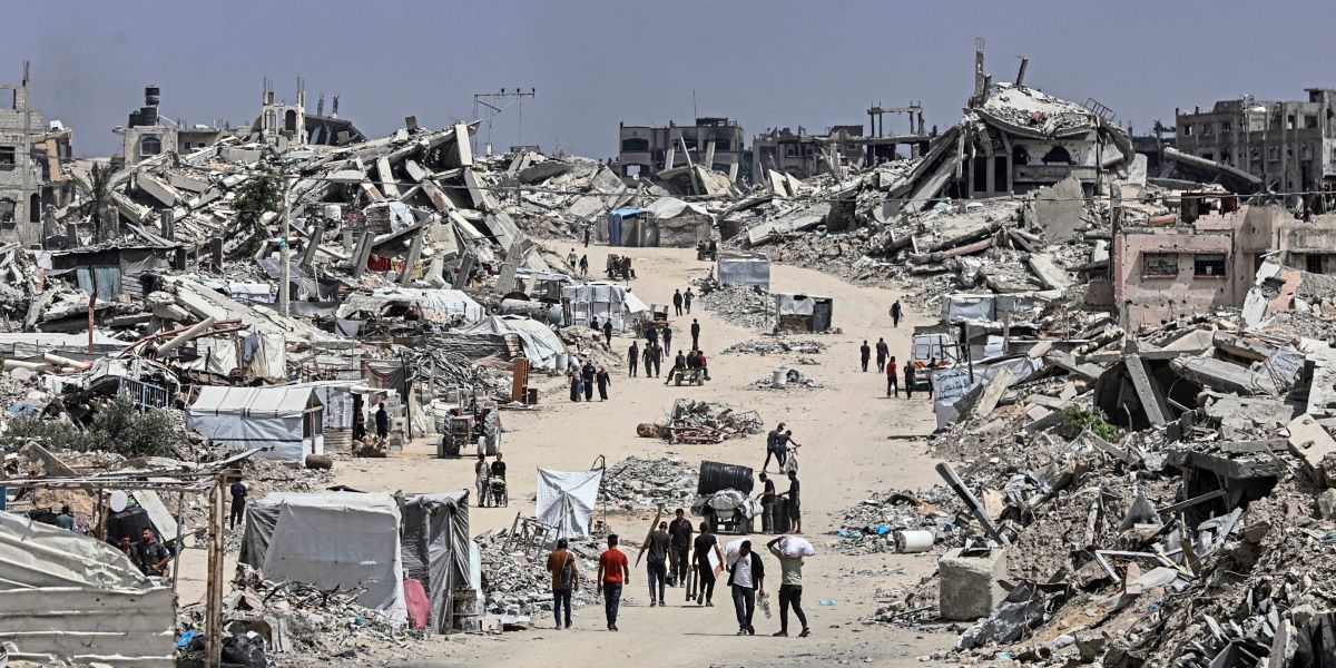 CodeMensch's tweet card. Israelis und Palästinenser wollen das gesamte Gebiet für sich haben. Die Hoffnung auf eine friedliche Lösung ist längst verloren gegangen. Es ist ein Drama von Shakespeare'schem Ausmaß