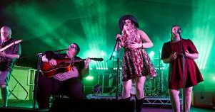 Tweet card summary image