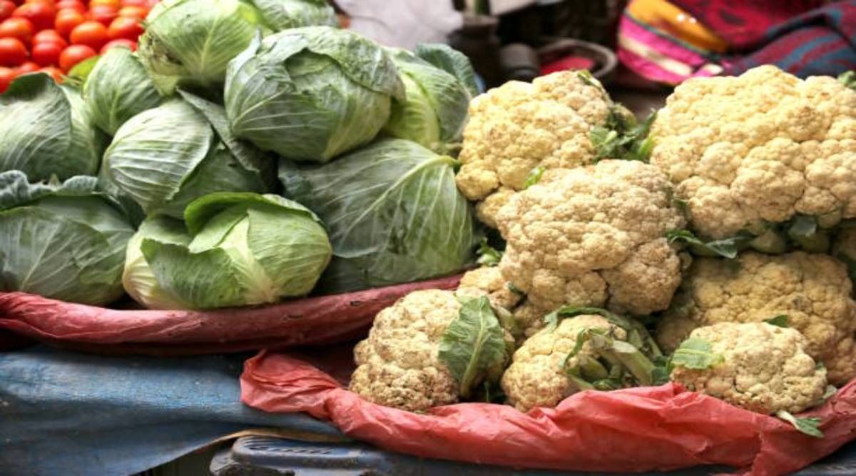 IeTamil's tweet card. முட்டைக்கோஸ் மற்றும் காலிஃபிளவர் செய்யும்போது அதில் வரும் வாசனையால் சிலர் அதை சாப்பிட மாட்டார்கள் அப்படி இருப்பவர்களுக்கு இதை செய்து கொடுங்கள்.