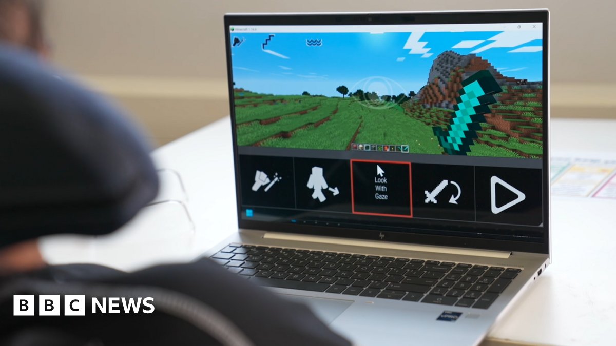 MotionInputG's tweet card. Click reporter Paul Carter has a go at playing Minecraft with his eyes.