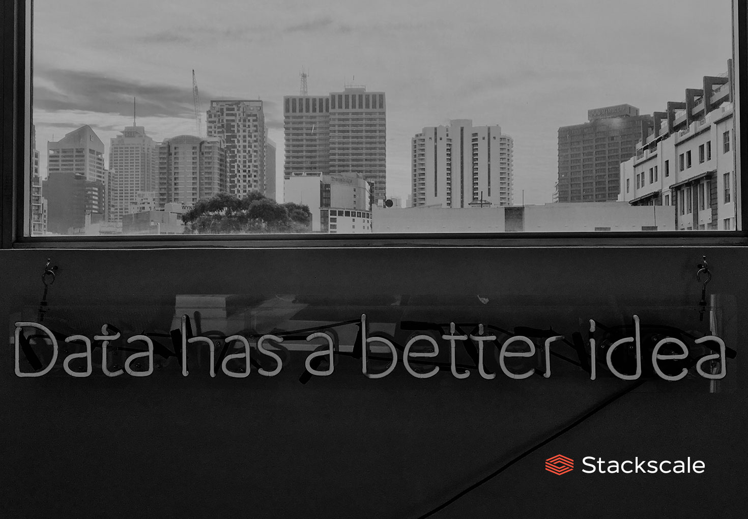 StackScale_ES's tweet card. El término «data gravity» o «fuerza de atracción de datos» describe la capacidad de los datos de atraer datos, apps y servicios adicionales.