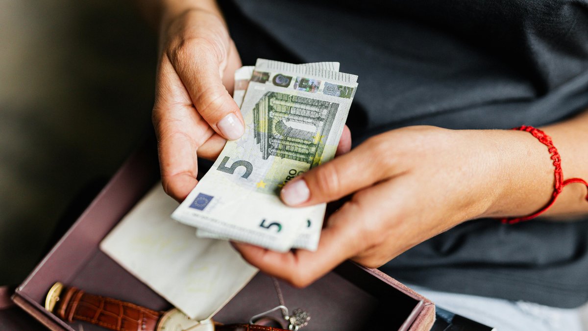 HumintDet's tweet card. La mujer solicitó, además de la reducción, que su expareja le pagase una pensión compensatoria de 450 euros mensuales indefinida.