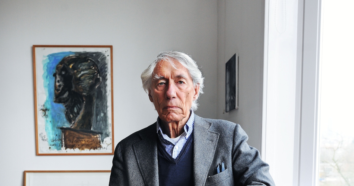 studiodumbar's tweet card. Grafisch ontwerper Wim Crouwel, ontwerper van de beroemde cijferpostzegels van de PTT, is donderdag op 90-jarige leeftijd overleden. Crouwel wordt gezien een van de belangrijkste naoorlogse ontwerp...