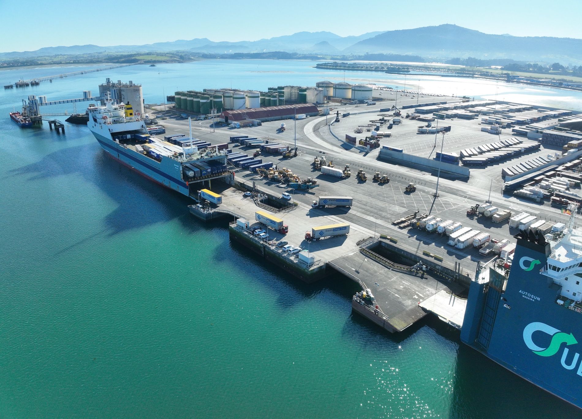 cadesum's tweet card. El puerto de Santander apuesta por el desarrollo de un corredor verde que combine ferrocarril y transporte marítimo de corta distancia para unir Madrid con el norte de Europa.