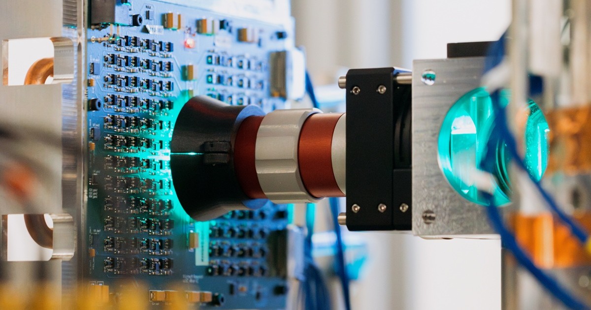 satyanadella's tweet card. A Microsoft analog optical computer has solved two optimization problems and shown potential for AI workloads using less energy.