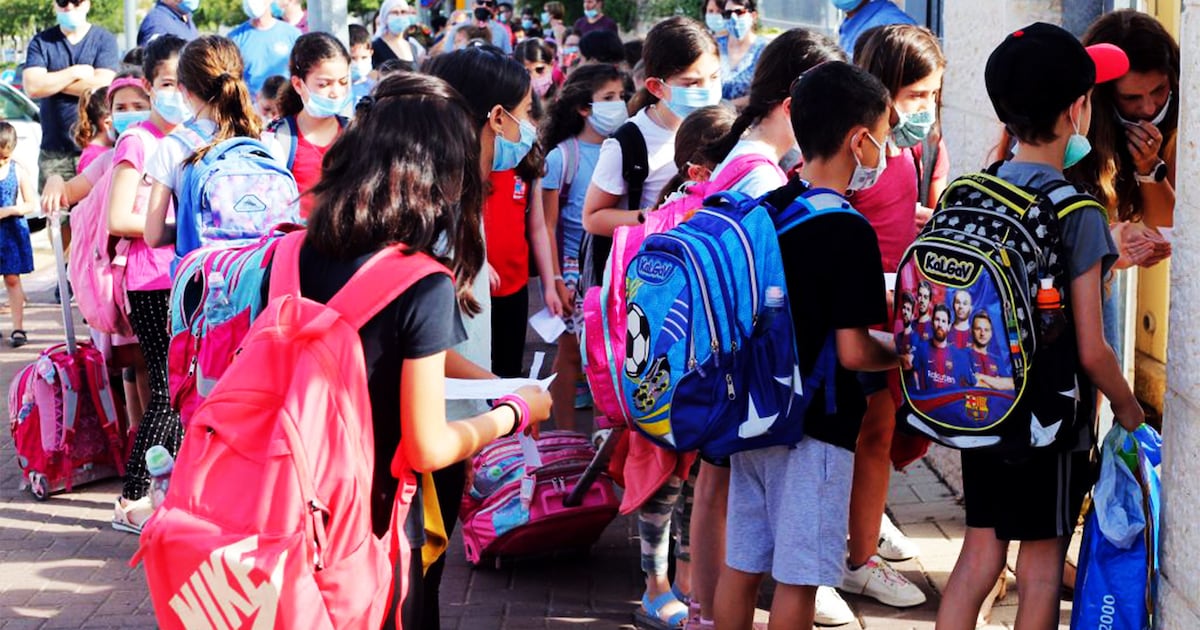 NTarnopolsky's tweet card. Of 1,400 Israelis diagnosed with COVID-19 last month, 657 (47 percent) were infected in schools. Now 2,026 students, teachers, and staff have it, and 28,147 are quarantined.