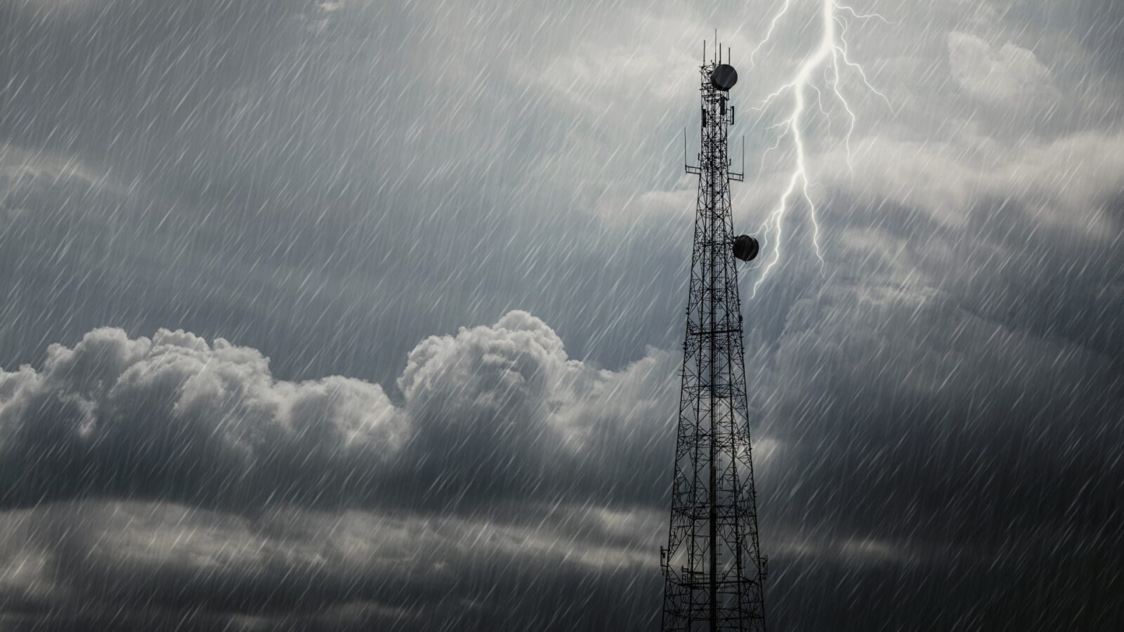 pressecitron's tweet card. La solution d’urgence SafetyCase d’Orange Business s’enrichit de la connectivité satellitaire d’Eutelsat OneWeb, une constellation 100 % européenne.